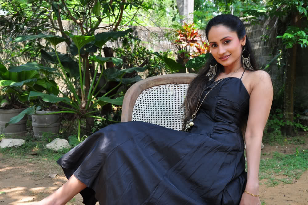 Sri Lankan Actress Oshani Dias’s fascinating hot image collection. 